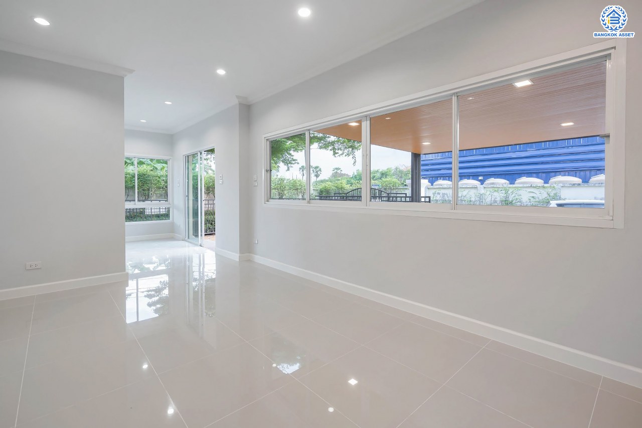 บ้านมือสองตกแต่งใหม่ โครงการ มณีรินทร์พาร์ค รัตนาธิเบศร์-ท่าอิฐ แบรนด์ Property Perfect เนื้อที่ 59.4 ตร.ว. ฟังก์ชัน 3 ห้องนอน 3 ห้องน้ำ จอดรถได้ 2 คัน บนทำเลศักยภาพ เชื่อมต่อทั้ง ถนนรัตนาธิเบศร์ และถนนราชพฤกษ์ ใจกลาง 2 เซ็นทรัลฯ ใกล้ทางด่วน "งามวงศ์วาน" และรถไฟฟ้า "สถานีบางรักน้อยท่าอิฐ"...